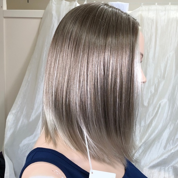 NWT Blond Straight Bob Lace Front Wig Average Size - Picture 5 of 8